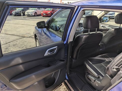Used 2018 Nissan Pathfinder SL w/ SL Premium Package AWD/4WD image 11
