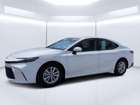 Used 2025 Toyota Camry LE FWD image 7