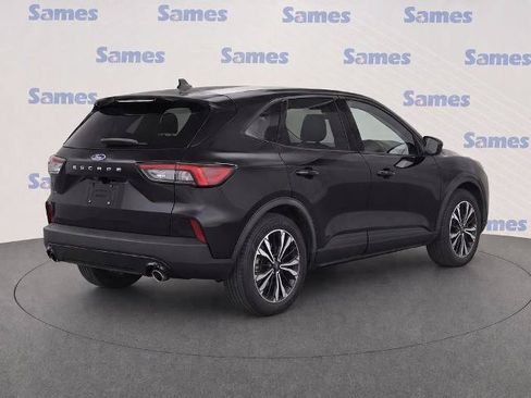 Certified 2022 Ford Escape SE w/ SE Sport Appearance Package FWD image 3