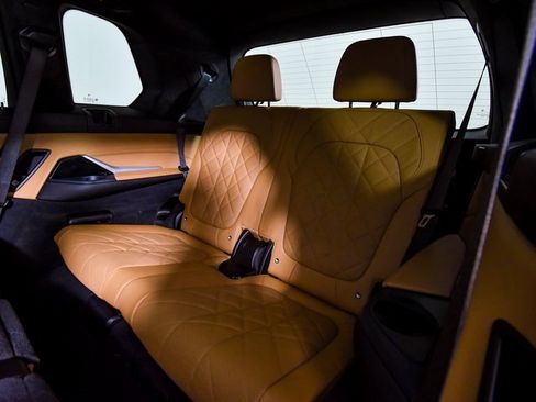 Used 2023 BMW X7 xDrive40i w/ M Sport Package image 8