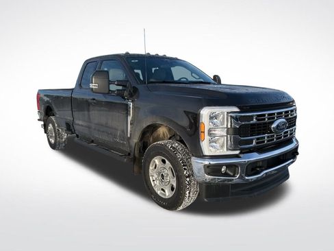 Used 2025 Ford F350 XLT image 2