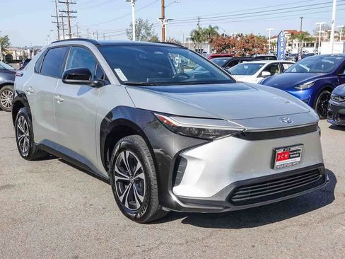 Used 2023 Toyota bZ4X XLE w/ Weather Package image 3