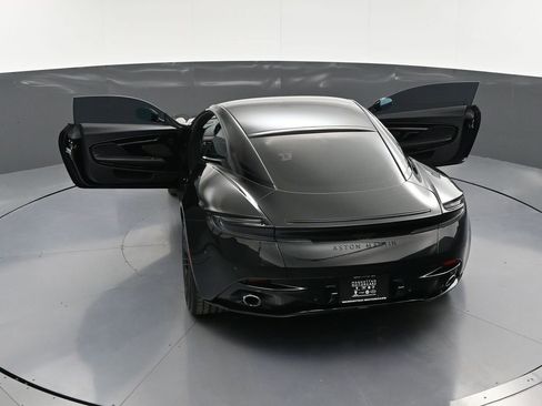 Used 2025 Aston Martin DB12 Coupe RWD image 32