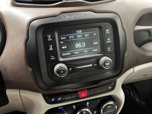 Used 2017 Jeep Renegade Limited AWD/4WD image 8