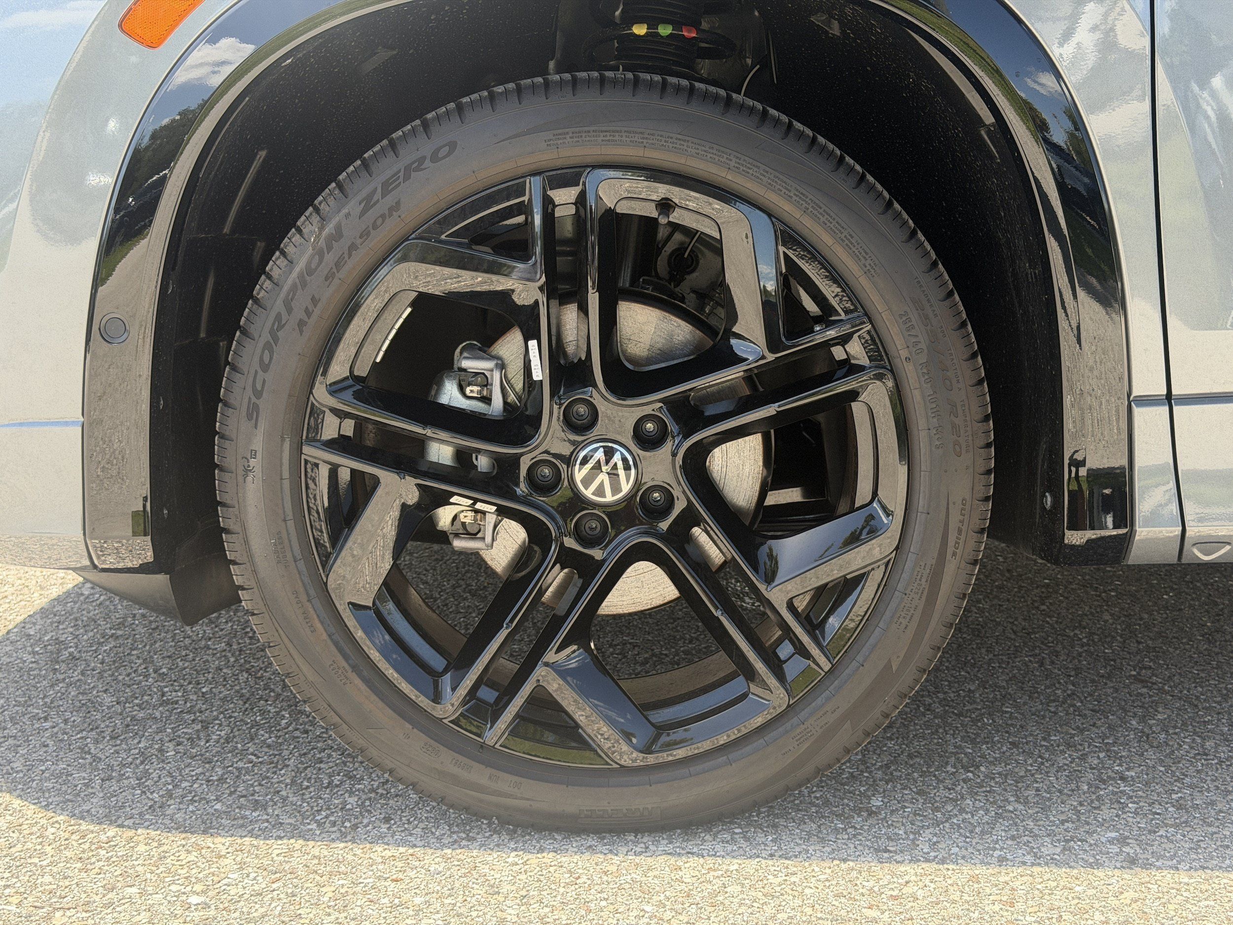 New 2026 Volkswagen Tiguan SE R-Line FWD image 35