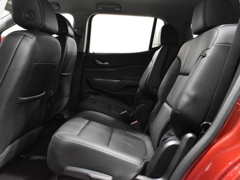 Used 2023 GMC Acadia SLT w/ Preferred Package image 5