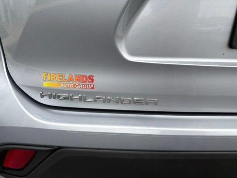 Used 2021 Toyota Highlander XLE AWD/4WD image 10