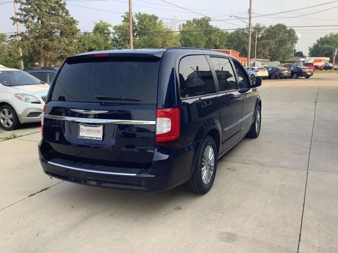Used 2015 Chrysler Town & Country Touring-L w/ Driver Convenience Group FWD image 7