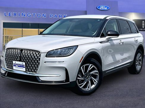 Used 2023 Lincoln Corsair FWD image 3