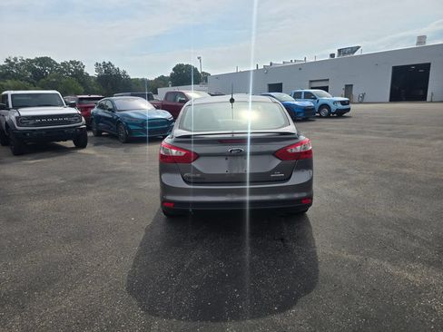 Used 2014 Ford Focus SE w/ Equipment Group 201A FWD image 4