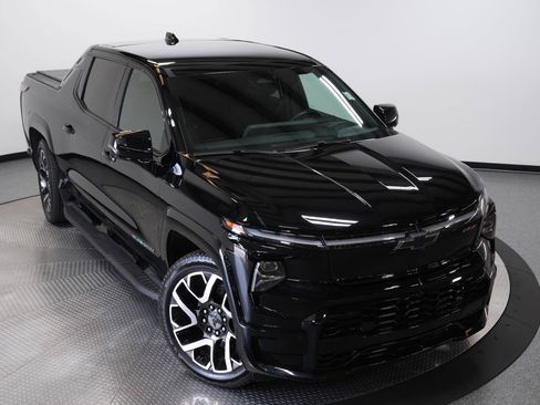 Used 2025 Chevrolet Silverado EV RST AWD/4WD image 52