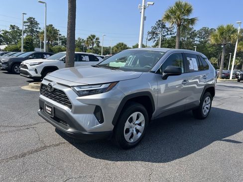 Used 2024 Toyota RAV4 LE AWD/4WD image 5
