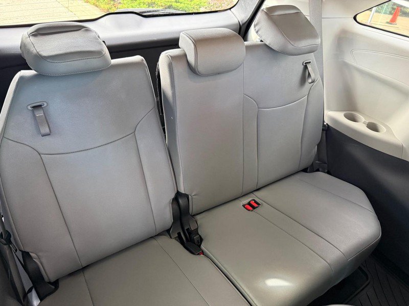 Used 2024 Toyota Sienna XLE FWD image 13