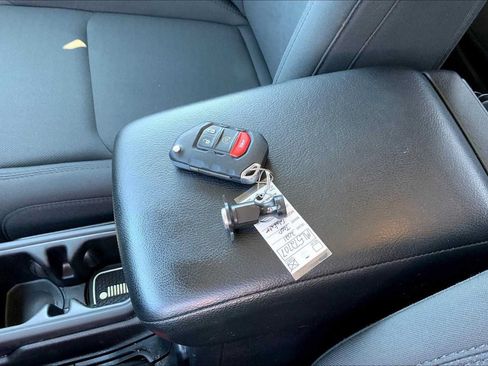 Used 2021 Jeep Gladiator Sport AWD/4WD image 15