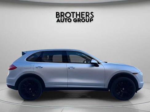 Used 2012 Porsche Cayenne Turbo image 10