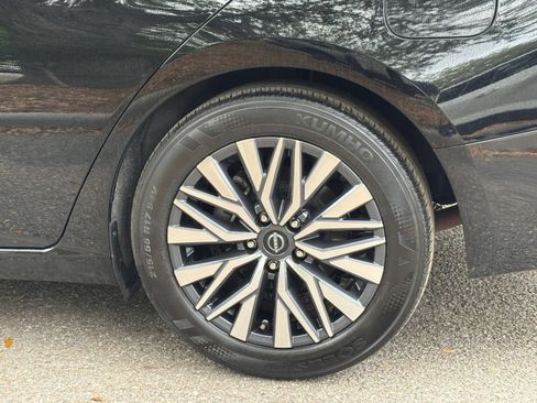 Used 2025 Nissan Altima 2.5 SV FWD image 30