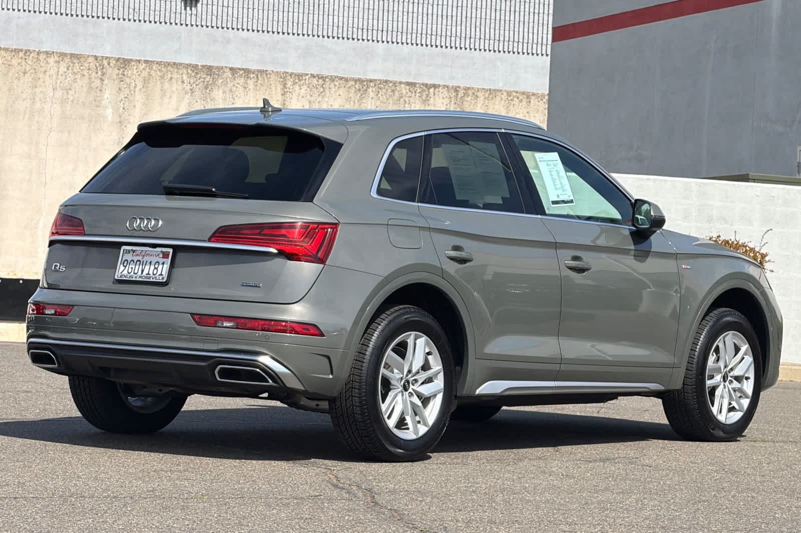Used 2023 Audi Q5 2.0T Premium w/ Convenience Package AWD/4WD image 2