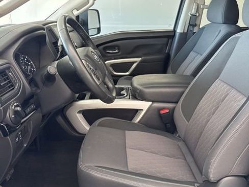Used 2024 Nissan Titan SV w/ SV Convenience Package RWD image 16