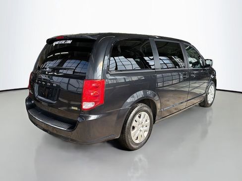 Used 2018 Dodge Grand Caravan SE w/ UConnect Hands-Free Group image 9
