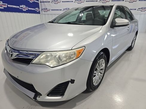 Used 2012 Toyota Camry LE image 3