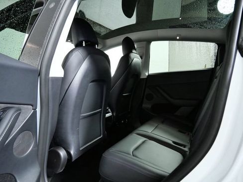 Used 2023 Tesla Model Y Long Range AWD/4WD image 13