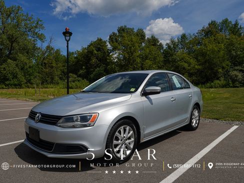 Used 2013 Volkswagen Jetta SE FWD image 1