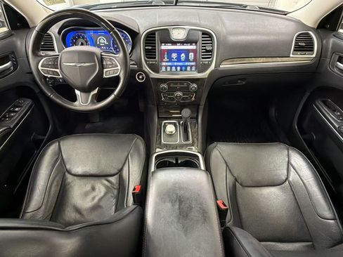 Used 2017 Chrysler 300 C RWD image 14