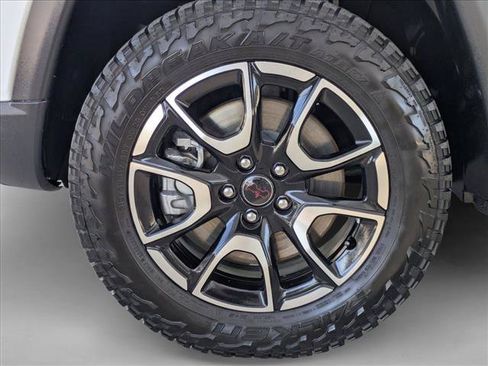 Used 2025 Jeep Compass Trailhawk AWD/4WD image 9