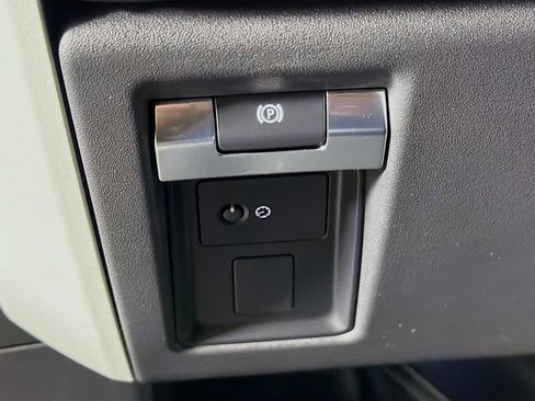 Used 2023 Land Rover Defender 130 SE image 10