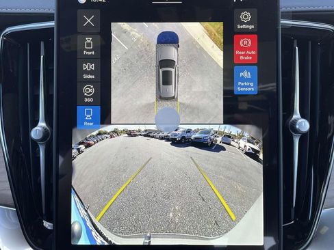 New 2026 Volvo XC90 B6 Plus w/ Protection Package Premier image 19