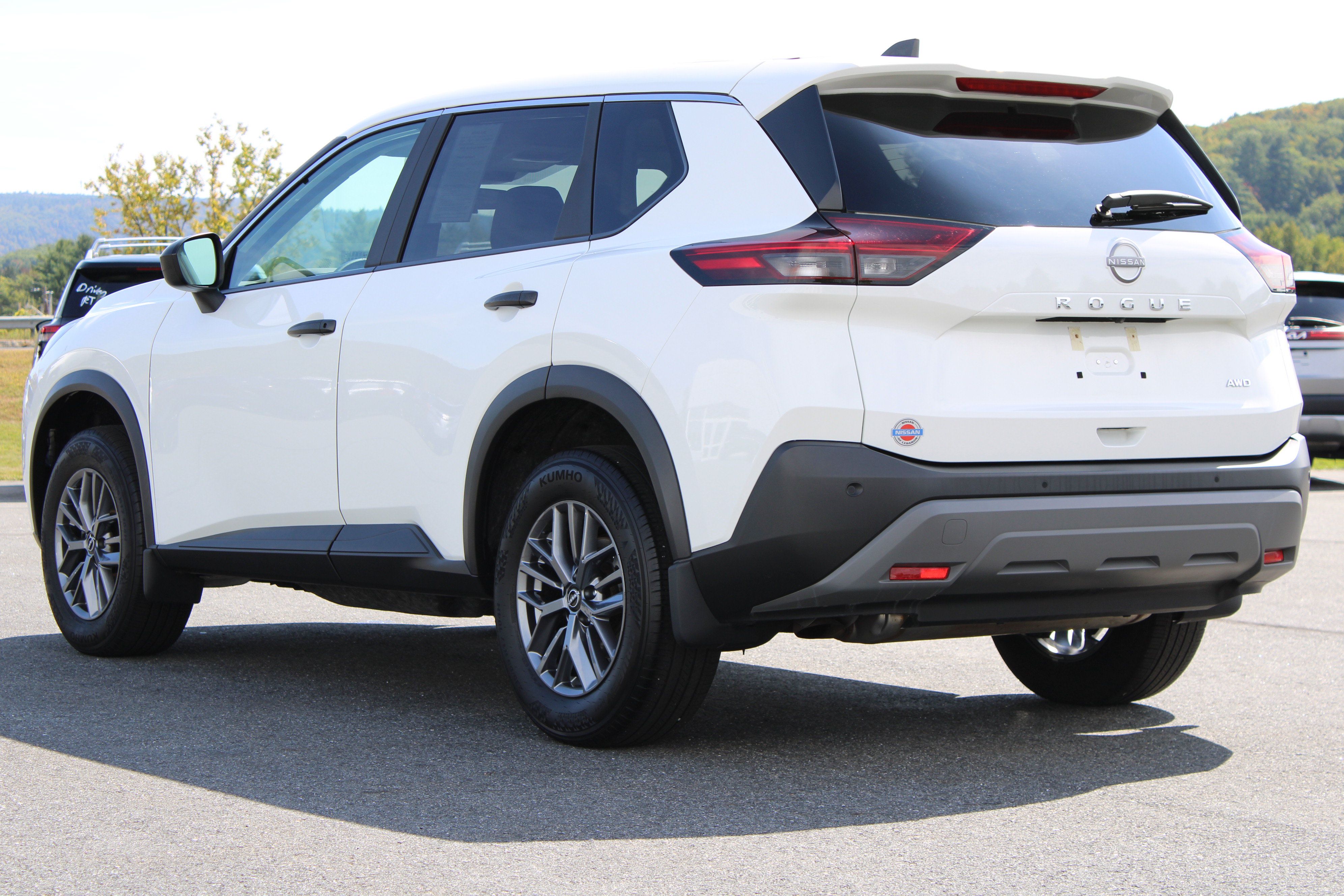 Used 2023 Nissan Rogue S AWD/4WD image 9