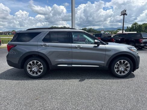 Used 2025 Ford Explorer Active w/ Active Comfort Package AWD/4WD image 15