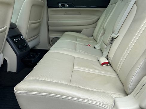 Used 2019 Lincoln MKT AWD image 21