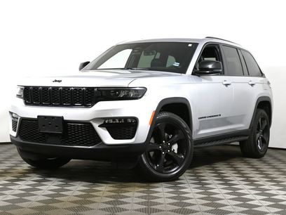 Used 2025 Jeep Grand Cherokee Limited w/ Black Appearance Package