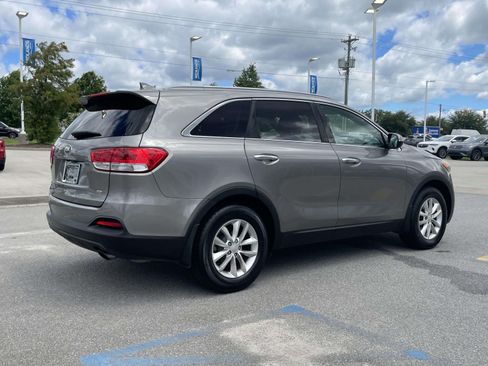 Used 2017 Kia Sorento FWD w/ LX Convenience Package image 6