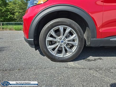 Used 2024 Ford Explorer XLT w/ Equipment Group 202A AWD/4WD image 4