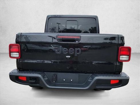 Used 2025 Jeep Gladiator Sport image 6