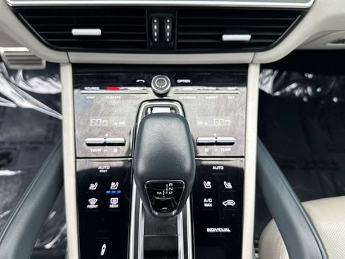 Used 2023 Porsche Cayenne Turbo S AWD/4WD image 25