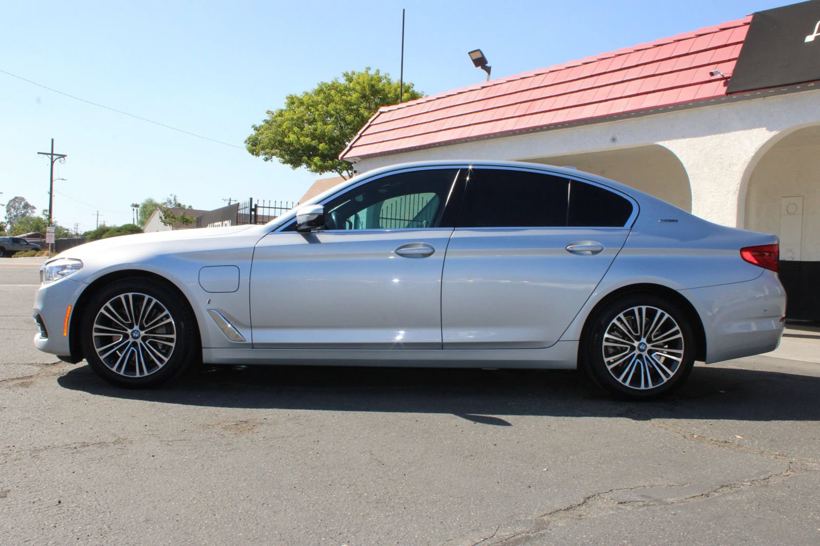 Used 2019 BMW 530e w/ Premium Package RWD image 43