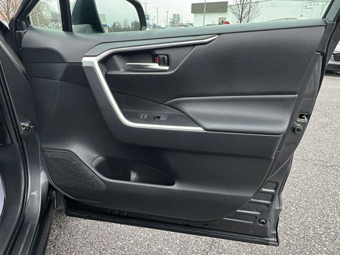 Used 2021 Toyota RAV4 XLE image 12
