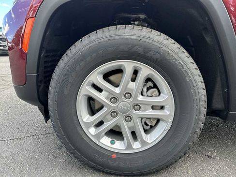 New 2025 Jeep Grand Cherokee Laredo image 17