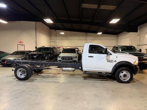 Used 2018 RAM 5500 Tradesman image 24