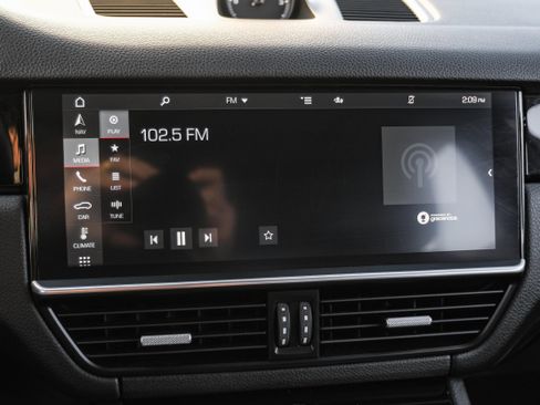 Used 2020 Porsche Cayenne image 28