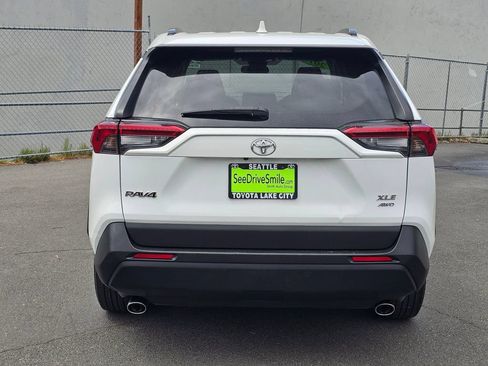Used 2019 Toyota RAV4 XLE w/ Carpet Mat Package AWD/4WD image 6