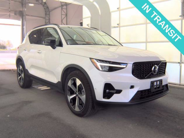 Used 2026 Volvo XC40 B5 Plus AWD/4WD image 2