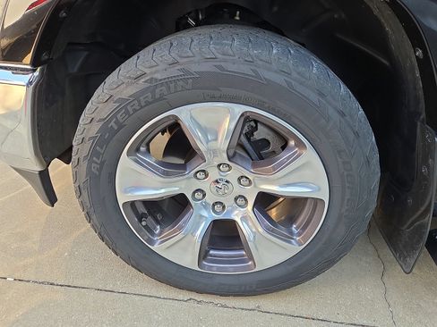 Used 2020 RAM 1500 Laramie AWD/4WD image 3