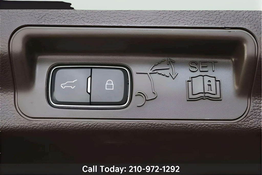 Used 2023 Ford Explorer King Ranch w/ Technology Package RWD image 14