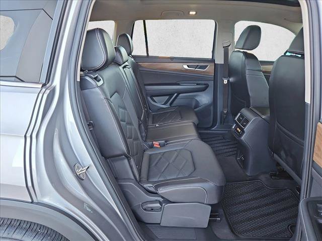 Used 2024 Volkswagen Atlas SE w/ Panoramic Sunroof Package FWD image 22