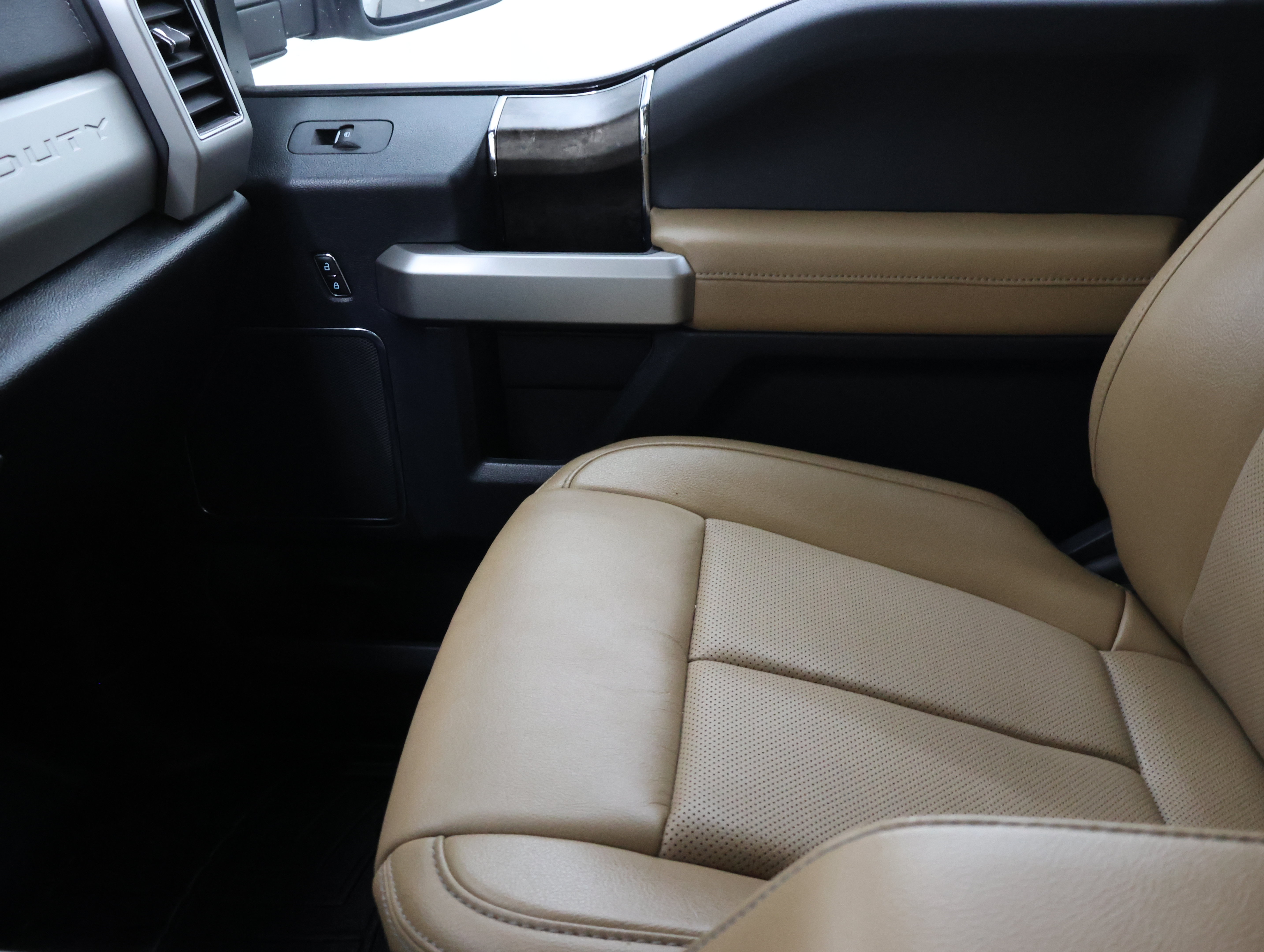 Used 2022 Ford F250 Lariat w/ Lariat Value Package AWD/4WD image 15