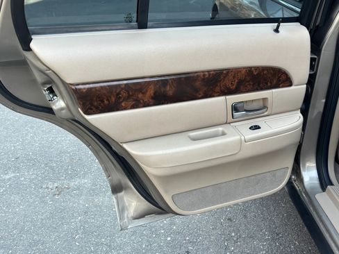 Used 2005 Mercury Grand Marquis GS image 18